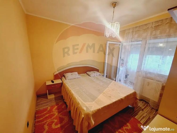 Apartament cu 3 camere decomandat în Nufărul