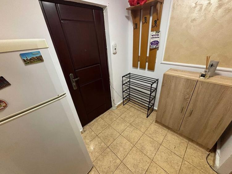 Apartament cu 3 camere semidecomandat în Exterior Vest