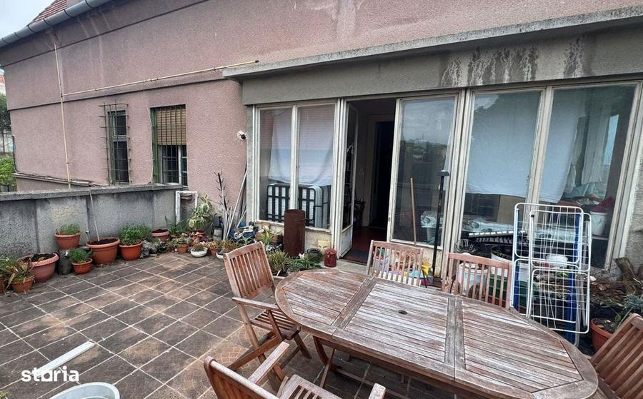 Apartament cu 4 camere în Sub Arini
