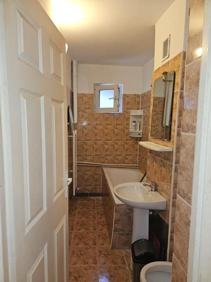 Apartament cu 3 camere semidecomandat, mobilat în Olimpia-Stadion