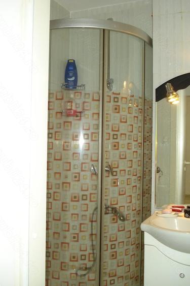 Apartament cu 4 camere decomandat în Lipovei