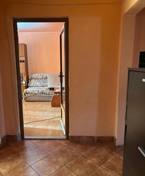 Apartament cu 3 camere decomandat în Gorjului