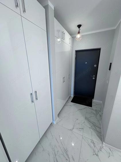 Apartament cu 3 camere semidecomandat în Dumbrăvița