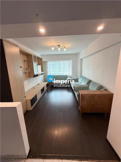 Apartament cu 3 camere decomandat în Aeroport