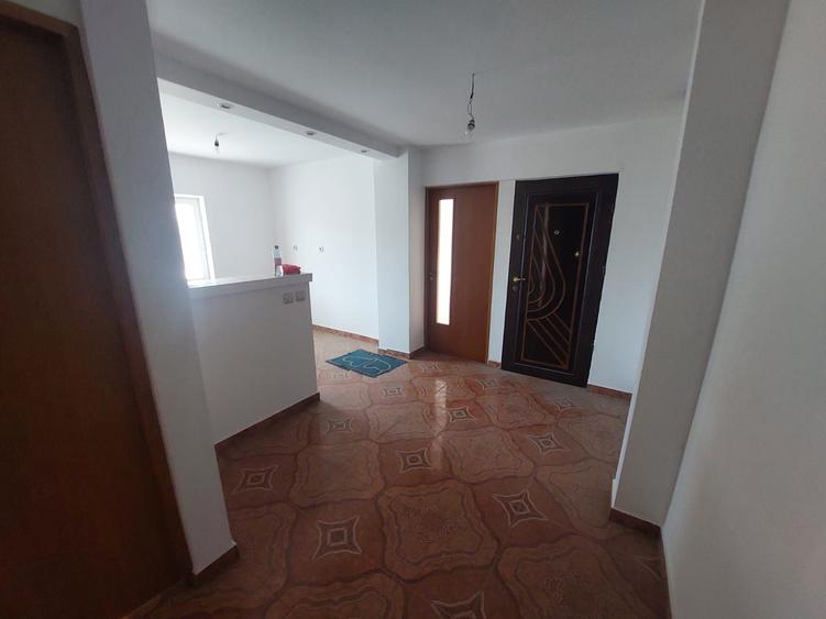 Apartament cu 2 camere decomandat în Micro 12