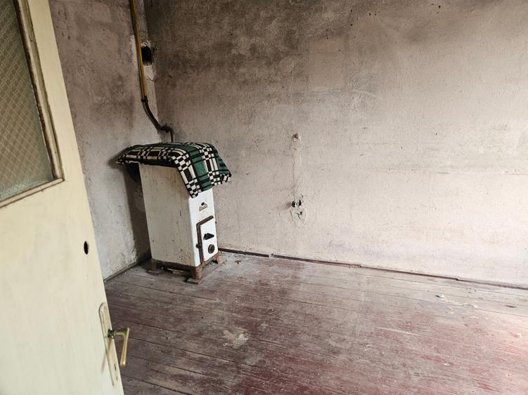 Casă individuală cu 5 camere cu Teren 180 Mp în Central