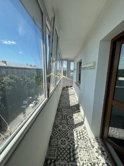 Apartament cu 3 camere semidecomandat, mobilat în 13 Septembrie