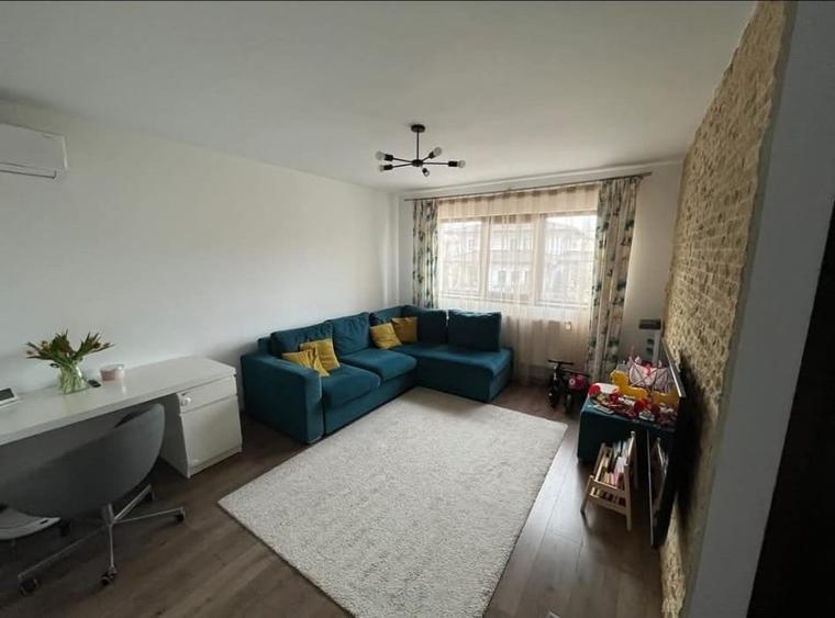Apartament cu 3 camere decomandat, mobilat în Popas Păcurari