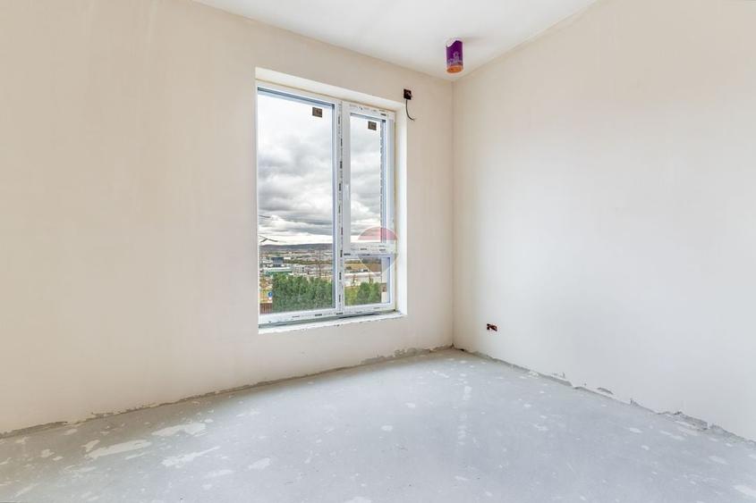 Duplex cu 4 camere cu Teren 325 Mp în Nord-Est