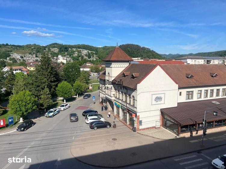 Apartament cu 3 camere în Ultracentral