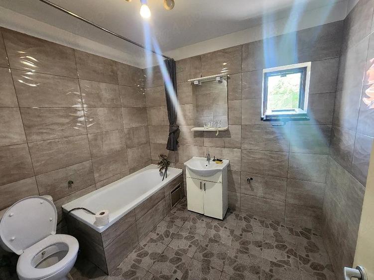 Casă cu 5 camere cu Teren 320 Mp în Apărătorii Patriei