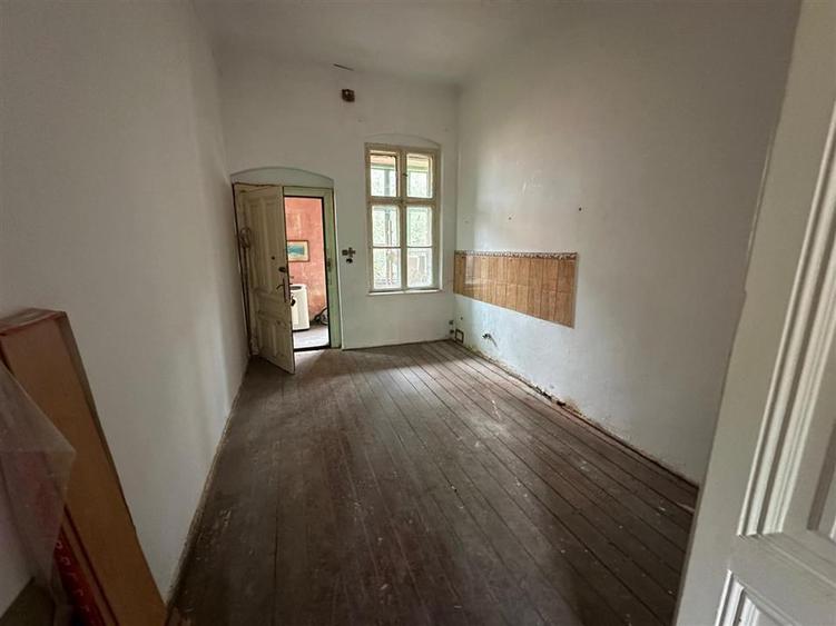 Apartament cu 3 camere decomandat în P-ța Maria