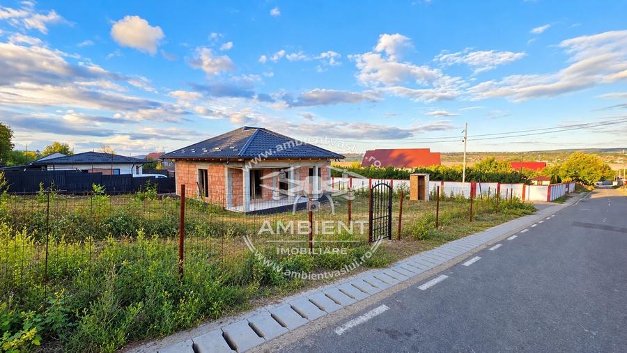 Casă individuală cu 3 camere cu Canalizare în Central