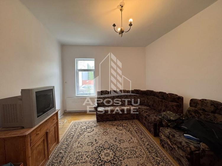 Apartament cu 5 camere semidecomandat în Bălcescu