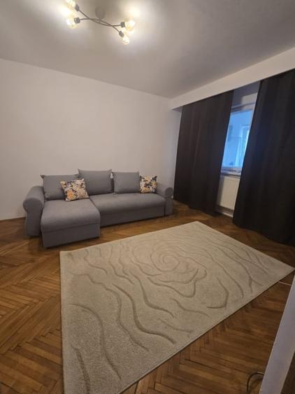 Apartament cu 2 camere decomandat, mobilat în Central