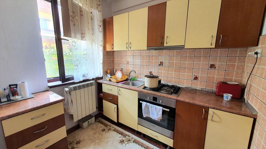 Casă cu 8 camere cu Teren 430 Mp în Calea Poplăcii