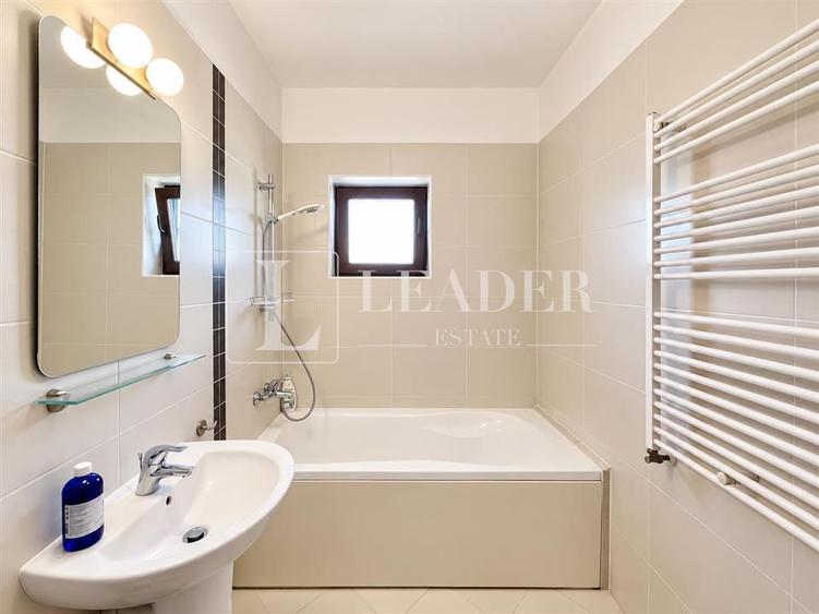 Apartament cu 3 camere decomandat în Sisești