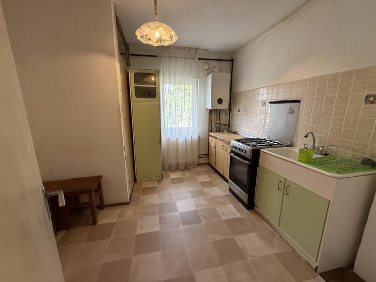 Apartament cu 2 camere semidecomandat, mobilat în Dâmbovița