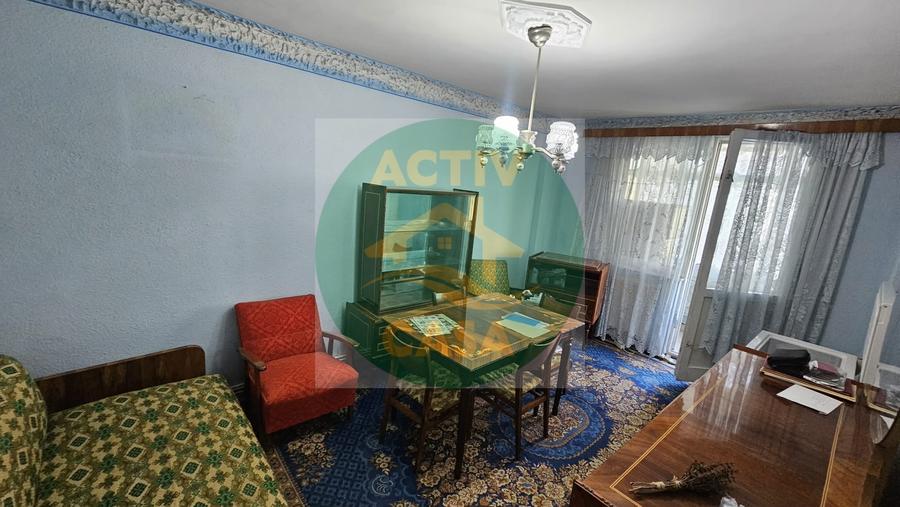 Apartament cu 4 camere decomandat în Central