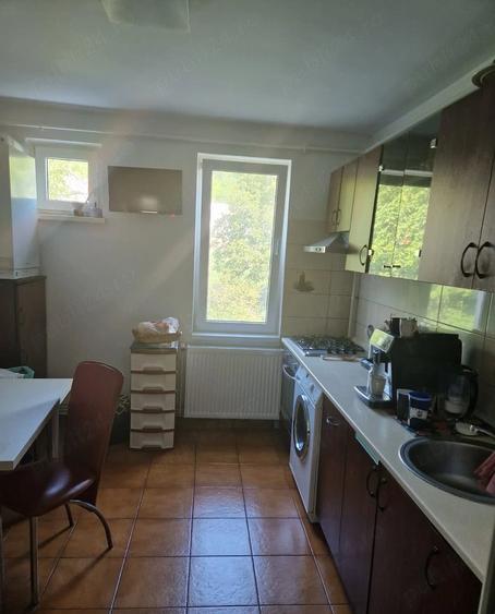 Apartament cu 3 camere semidecomandat în Central