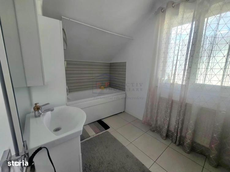 Casă cu 4 camere decomandat în Bulai