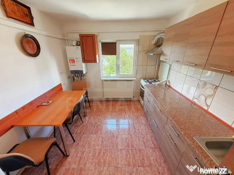 Apartament cu 3 camere decomandat în 1 Mai