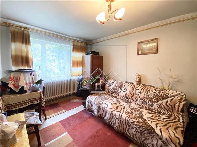 Apartament cu 2 camere semidecomandat, mobilat în Hipodrom 1