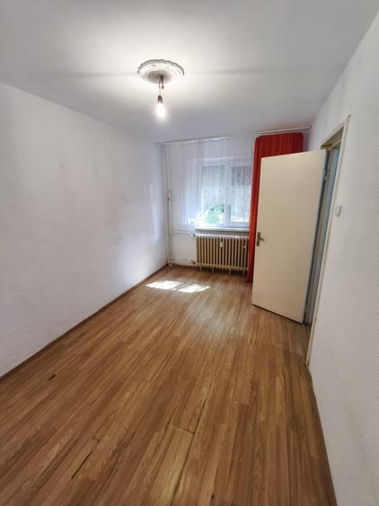 Apartament cu 2 camere semidecomandat în Km 4-5