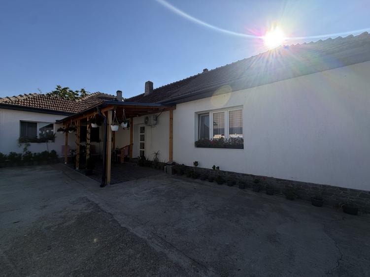 Casă individuală cu 5 camere cu Canalizare în Utvin