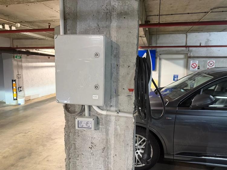 Inchiriez loc parcare cu statie masini electrice - zona Stefan cel Mare - 1