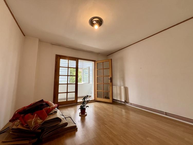 Apartament cu 3 camere decomandat, mobilat în Bucovina