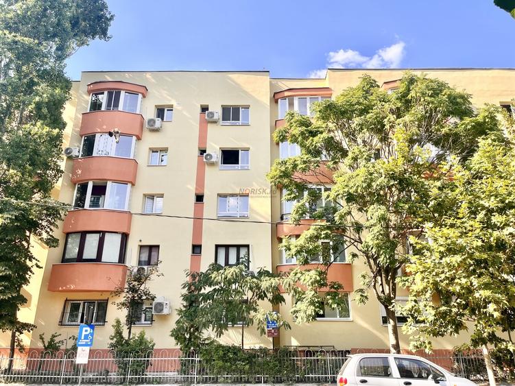 Apartament cu 3 camere semidecomandat, mobilat în Centrul Civic