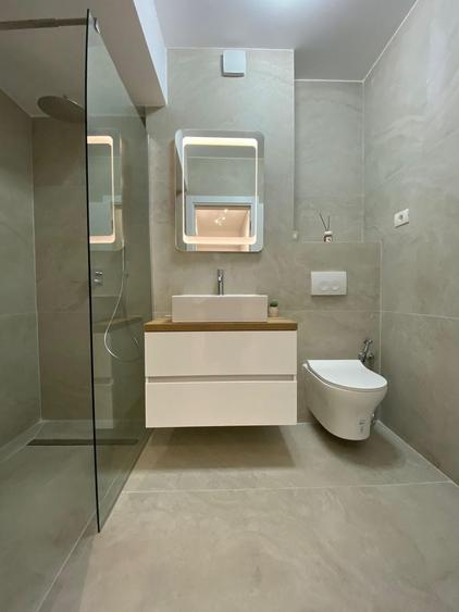 Apartament cu 3 camere semidecomandat, mobilat în Pipera