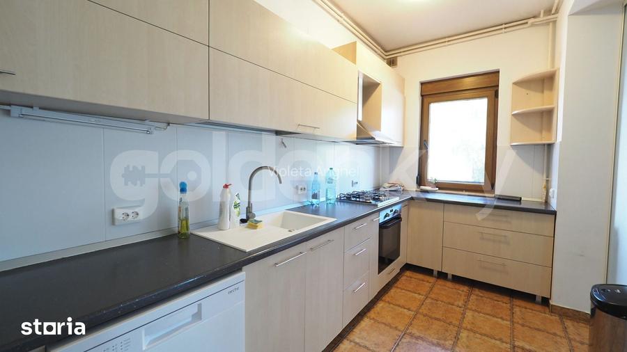 Vila cu piscina privata | 6 dormitoare | cartier rezidential