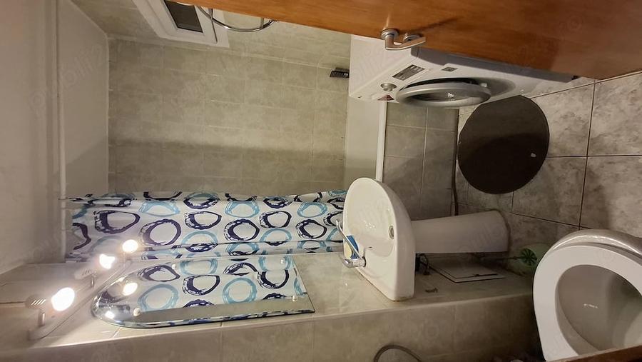 Apartament cu 3 camere decomandat în Alexandriei