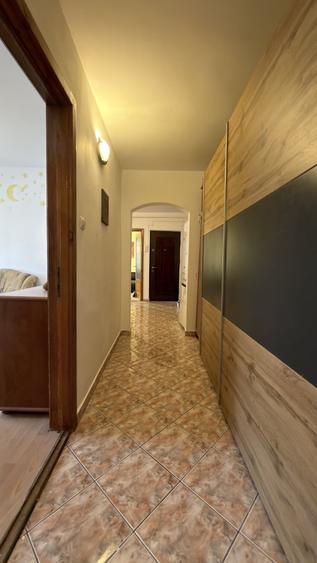 Apartament cu 3 camere decomandat, mobilat în Freidorf