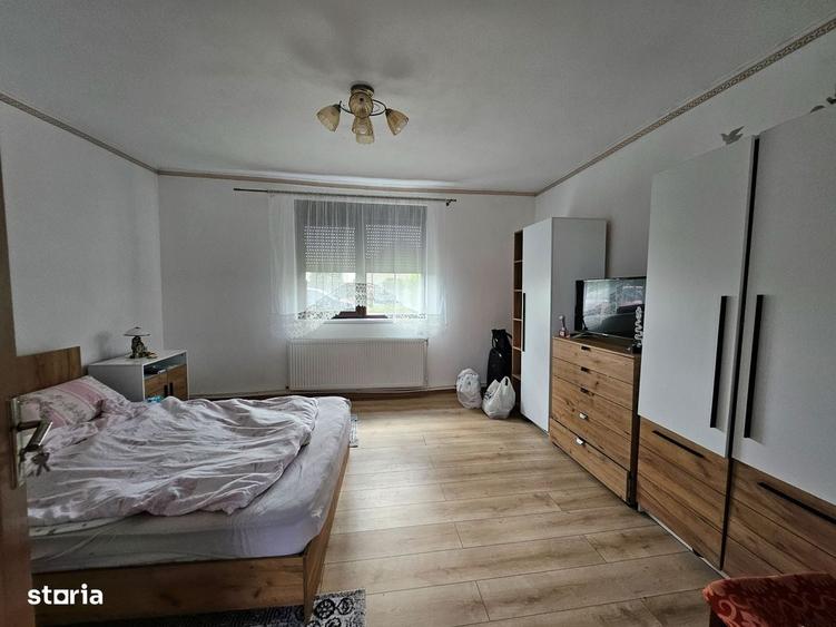 Casă cu 4 camere în Mândruloc