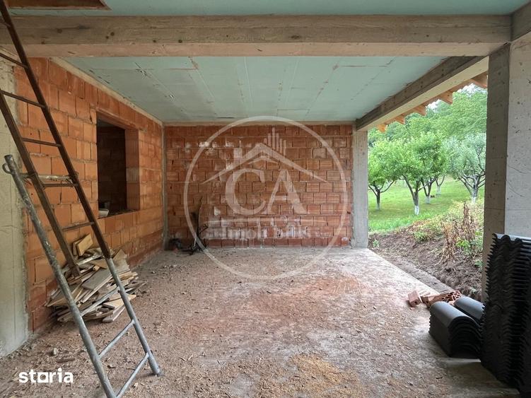 Casă cu 4 camere decomandat cu Teren 2776 Mp în Vadu Crișului