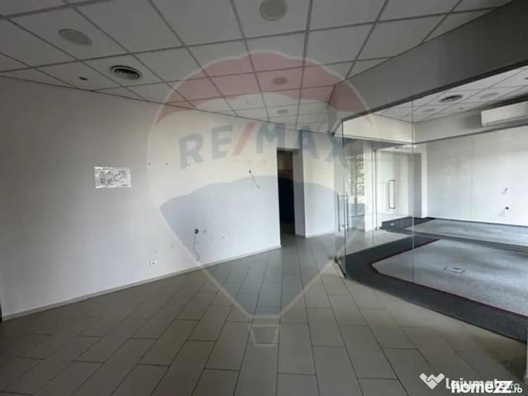 Spațiu comercial, de 120 mp, în Central