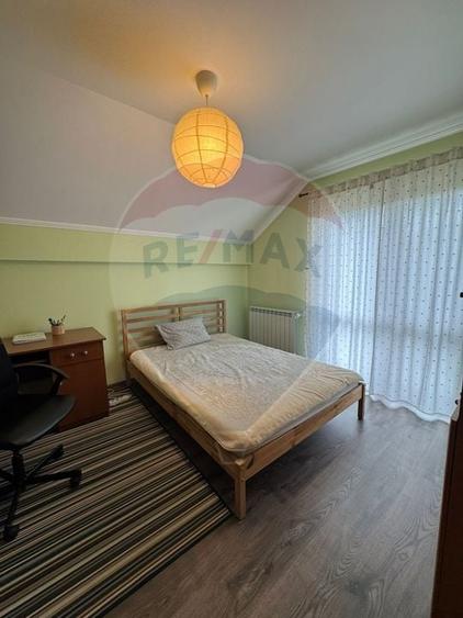 Casă individuală cu 5 camere cu Teren 1268 Mp în Nord