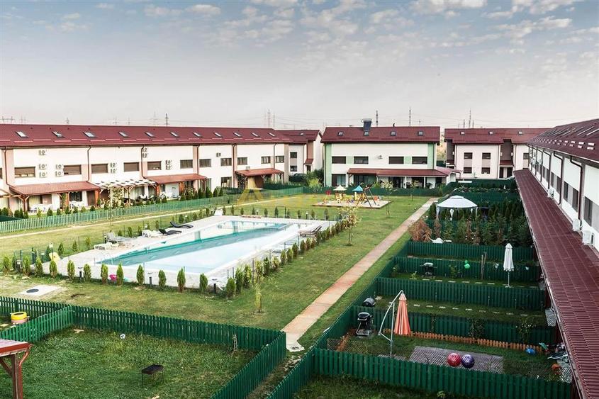 Casă cu 4 camere cu Piscina în Central