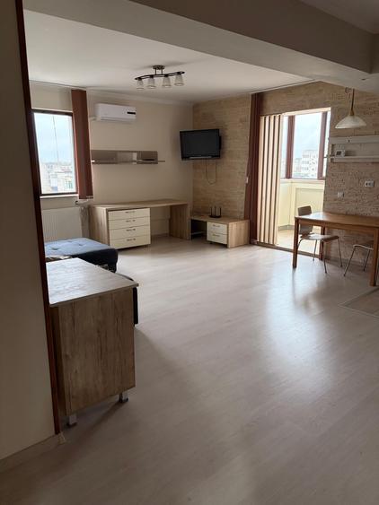 Apartament cu 2 camere semidecomandat în Olteniței