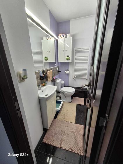 Apartament cu 4 camere semidecomandat în Liteni