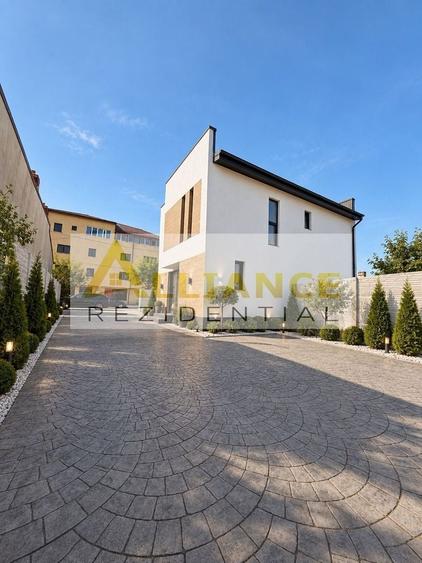 Casă individuală cu 5 camere decomandat cu Canalizare în Berceni