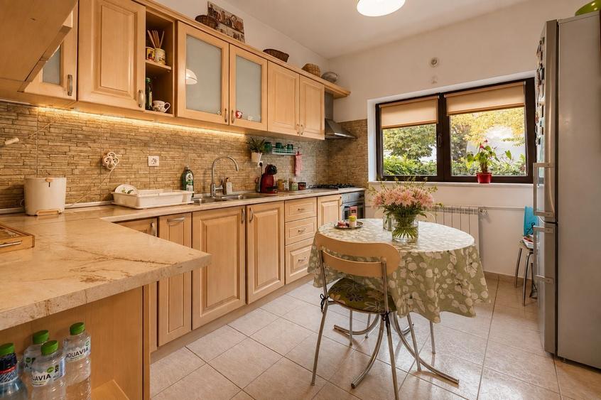 Duplex cu 6 camere cu Canalizare în Bucureștii Noi