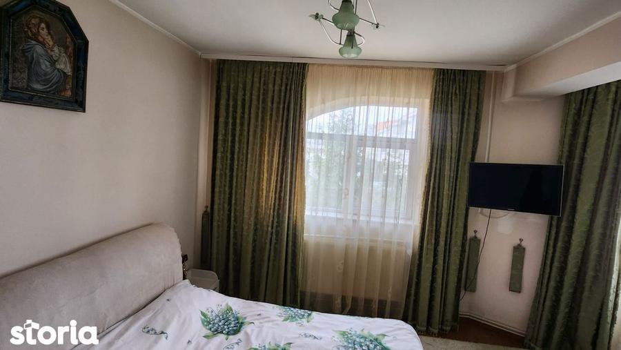 Casă cu 4 camere cu Teren 360 Mp în CET
