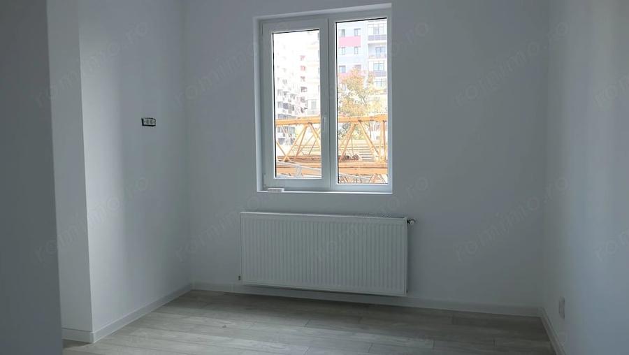 Apartament cu 3 camere semidecomandat în Sud