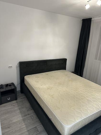 Apartament cu 3 camere decomandat în Drumul Taberei