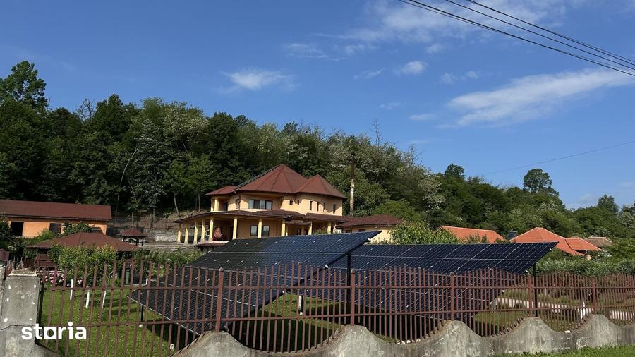 Casă cu 5 camere cu Teren 4000 Mp în Broșteni