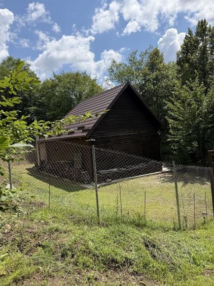 Casă cu 3 camere în Buru